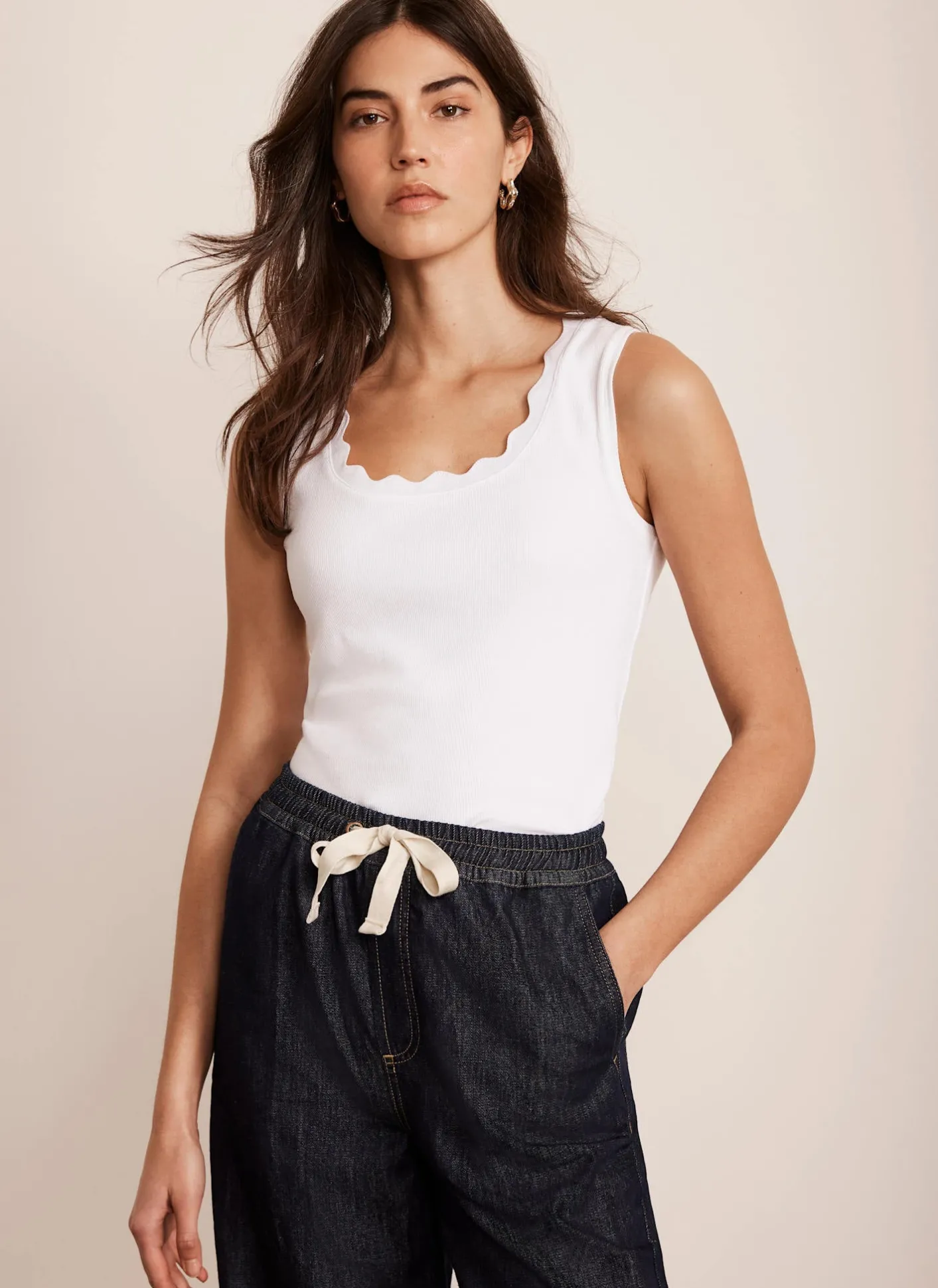 New White Scallop Trim Vest Top T-Shirts|T-Shirts